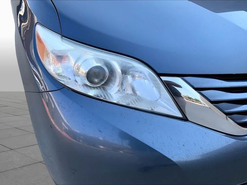 Used 2015 Toyota Sienna LE AWD/4WD image 27