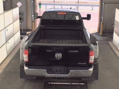 Used 2022 RAM 3500 Tradesman w/ Chrome Appearance Group AWD/4WD image 3