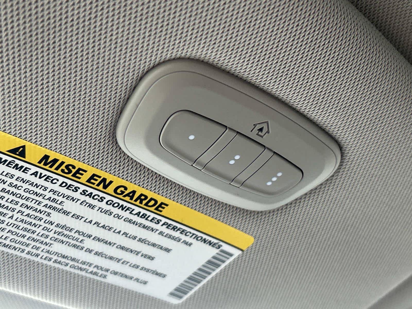 Used 2023 Chrysler Pacifica Limited FWD image 38