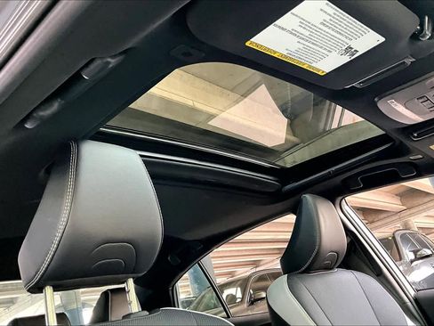 Used 2025 Toyota Camry SE w/ Convenience Package image 13