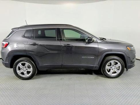 Used 2023 Jeep Compass Latitude image 8