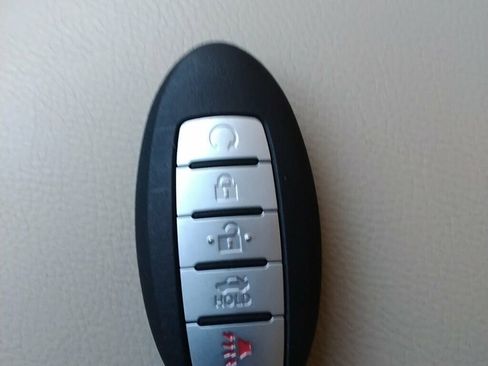 Used 2018 Nissan Armada SL image 32