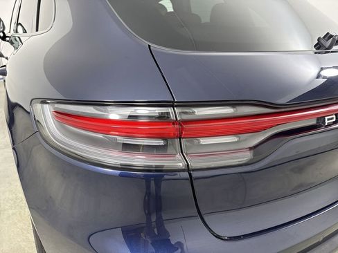 Certified 2022 Porsche Macan AWD/4WD image 17