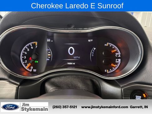Used 2021 Jeep Grand Cherokee Laredo w/ Security & Convenience Group AWD/4WD image 26