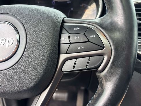 Certified 2020 Jeep Grand Cherokee Laredo AWD/4WD image 23