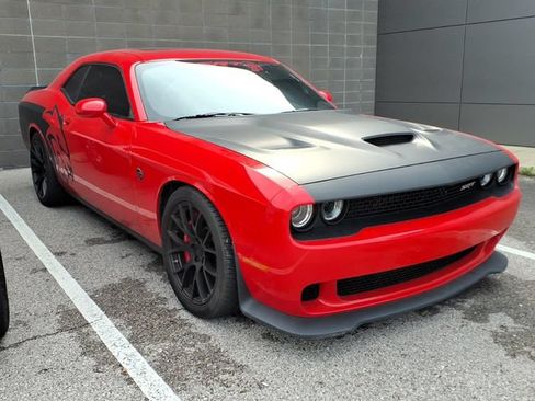 Used 2016 Dodge Challenger SRT Hellcat RWD image 4