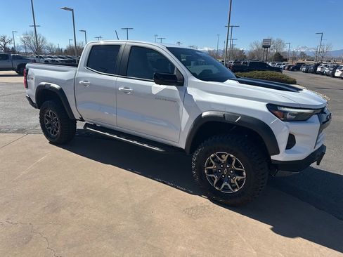Used 2025 Chevrolet Colorado ZR2 w/ Technology Package image 32
