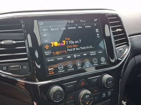 Used 2022 Jeep Grand Cherokee Laredo X AWD/4WD image 17