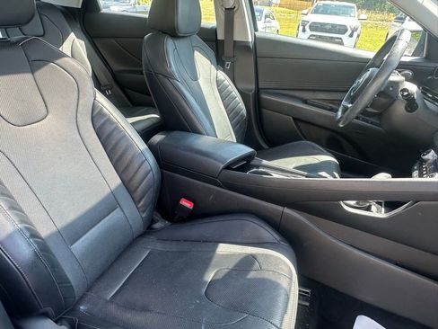 Used 2023 Hyundai Elantra Limited image 11