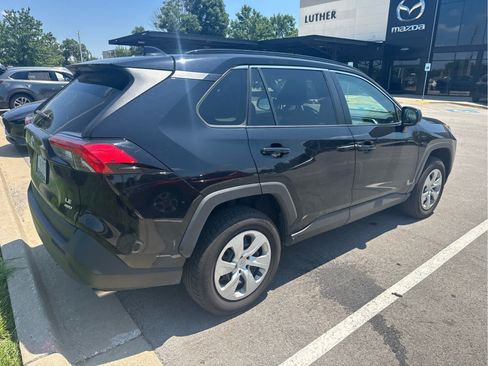 Used 2020 Toyota RAV4 LE AWD/4WD image 4