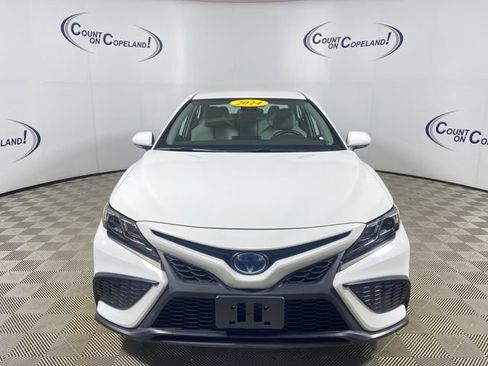 Used 2024 Toyota Camry SE FWD image 2