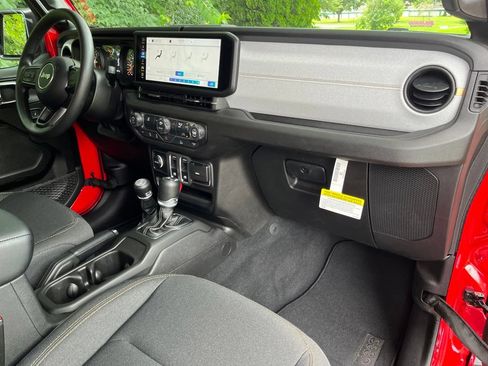 Used 2026 Jeep Wrangler Sport AWD/4WD image 41