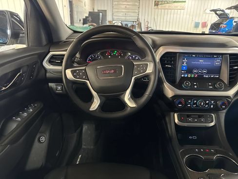 Used 2023 GMC Acadia SLT w/ Preferred Package AWD/4WD image 17