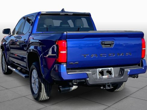 Used 2025 Toyota Tacoma SR5 image 12