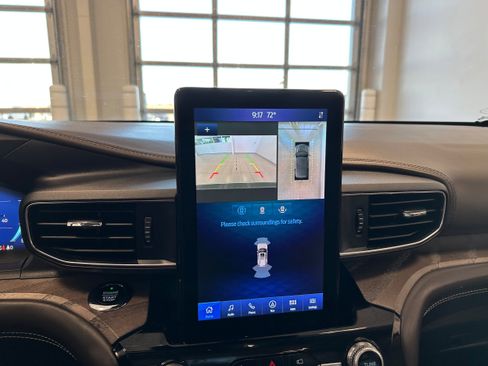 Used 2021 Ford Explorer Platinum w/ Equipment Group 601A image 22