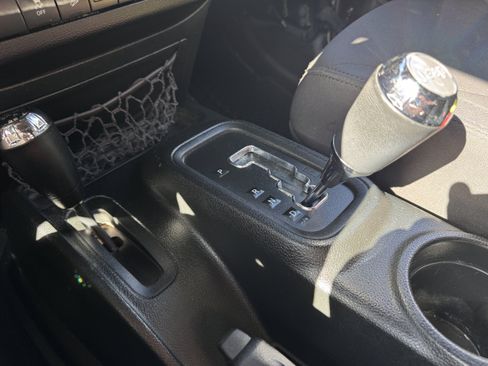 Used 2018 Jeep Wrangler Unlimited Sport S AWD/4WD image 29