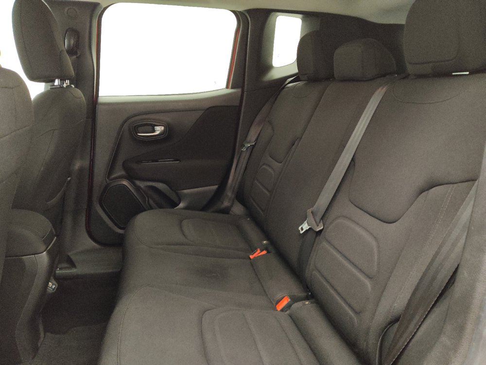 Used 2020 Jeep Renegade Latitude FWD image 18