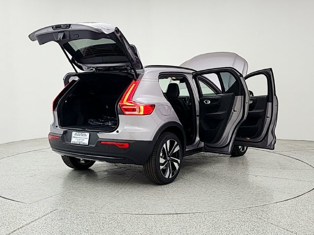 New 2026 Volvo XC40 B5 Plus w/ Climate Package AWD/4WD image 11