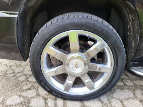 Used 2011 Cadillac Escalade ESV Luxury image 31