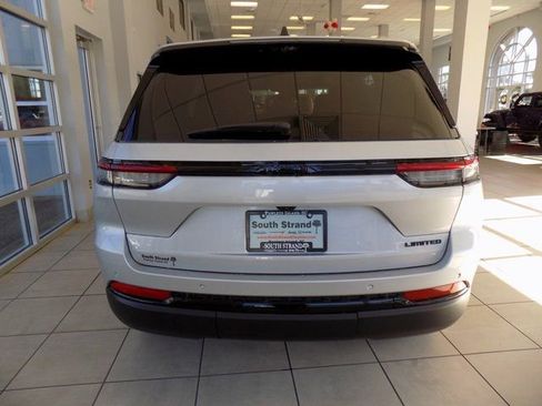 New 2025 Jeep Grand Cherokee Limited w/ Luxury Tech Group II RWD image 4