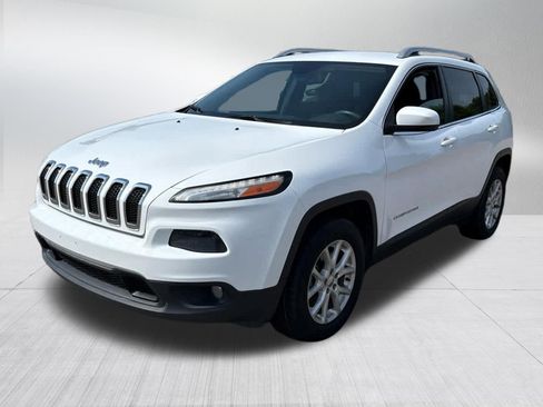 Used 2018 Jeep Cherokee Latitude w/ Safety Group AWD/4WD image 4
