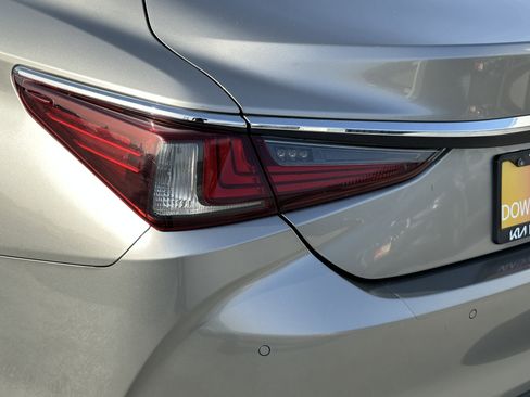 Used 2020 Lexus ES 350 w/ Premium Package image 21