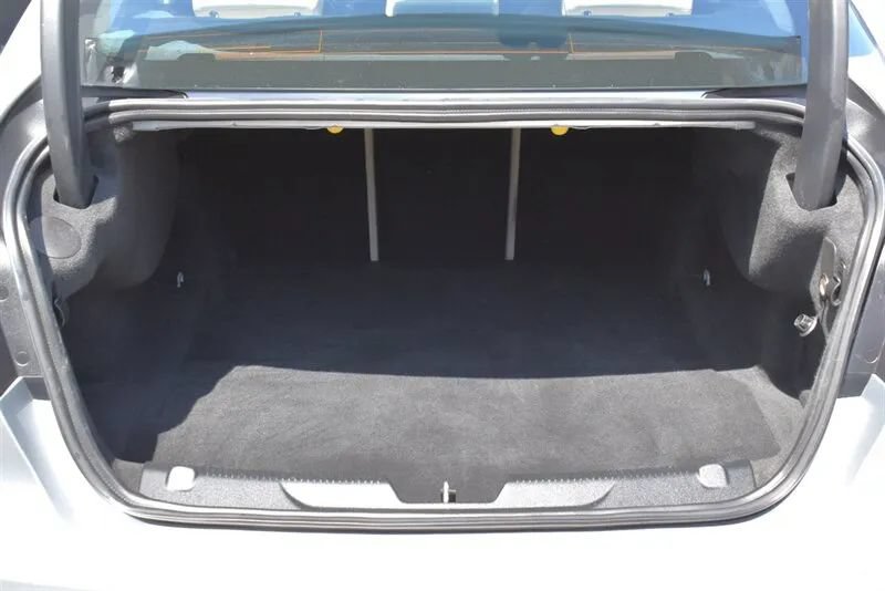 Used 2017 Jaguar XE Premium RWD image 31