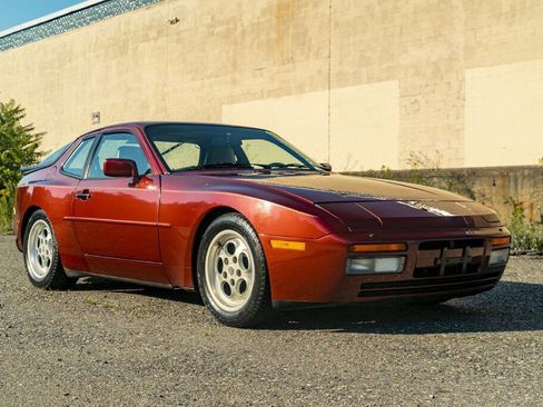 Used 1986 Porsche 944 Turbo image 10