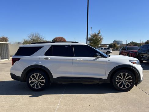 Used 2022 Ford Explorer ST-Line w/ Class IV Trailer Tow Package image 10