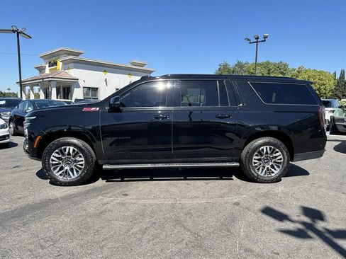 Used 2025 Chevrolet Suburban Z71 w/ Z71 Off-Road Package AWD/4WD image 3