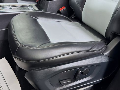 Used 2023 Ford Explorer XLT w/ Equipment Group 202A image 22