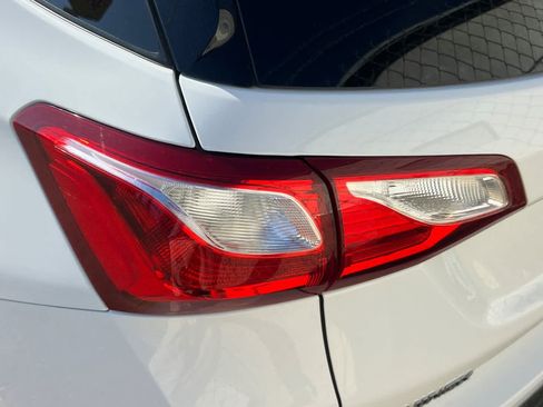 Used 2018 Chevrolet Equinox LT FWD image 19