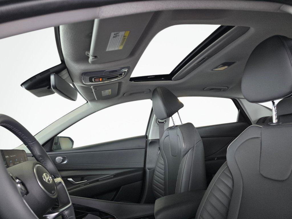 New 2026 Hyundai Elantra Limited FWD image 18