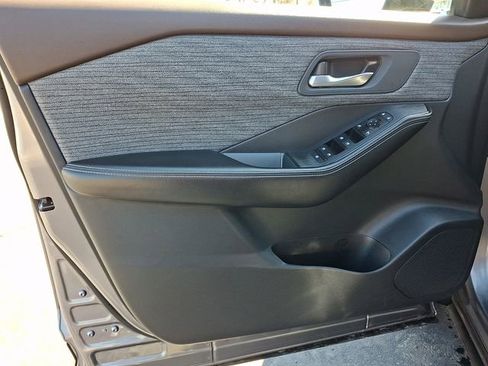 Used 2023 Nissan Rogue SV image 13