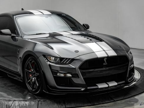 Used 2021 Ford Mustang Shelby GT500 w/ Carbon Fiber Track Pack RWD image 32