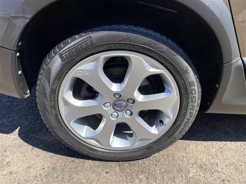 Used 2016 Volvo XC70 T5 Premier w/ Proximity Package image 17