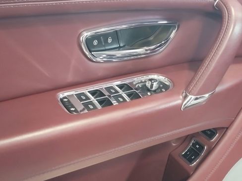 Used 2020 Bentley Bentayga image 12