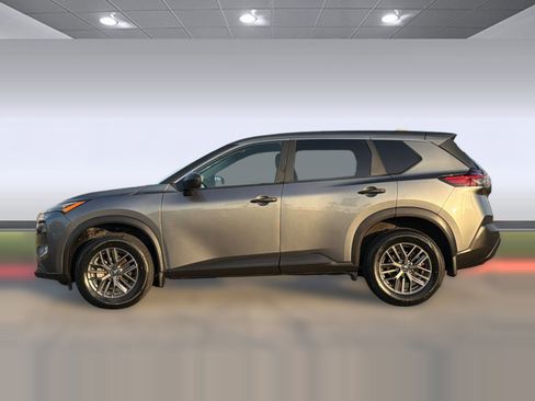 Used 2021 Nissan Rogue S image 2