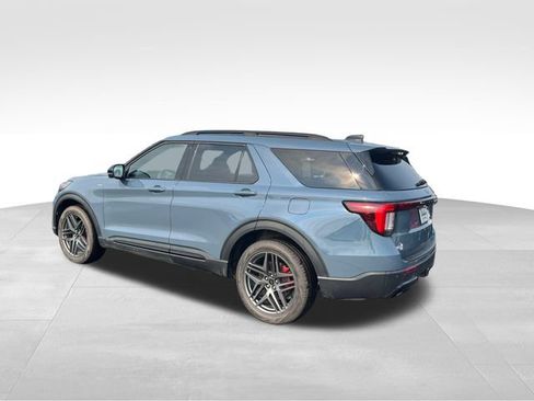 Used 2026 Ford Explorer ST-Line w/ ST-Line Street Pack AWD/4WD image 3