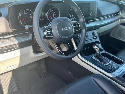 Used 2024 Kia Carnival LX FWD image 23