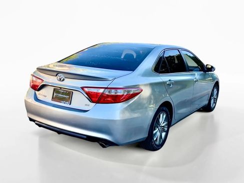 Used 2017 Toyota Camry SE image 5