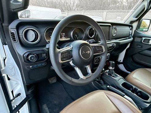 Used 2023 Jeep Wrangler Unlimited Sahara image 12