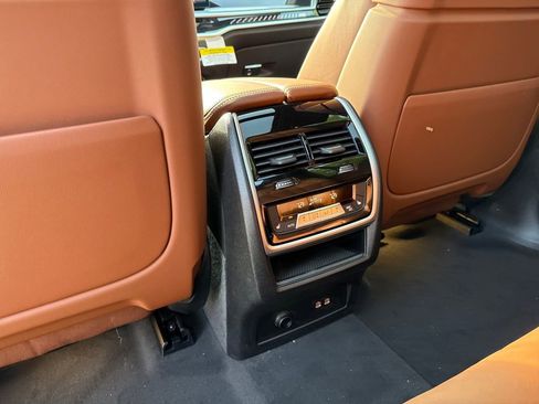 New 2026 BMW X7 M60i image 21