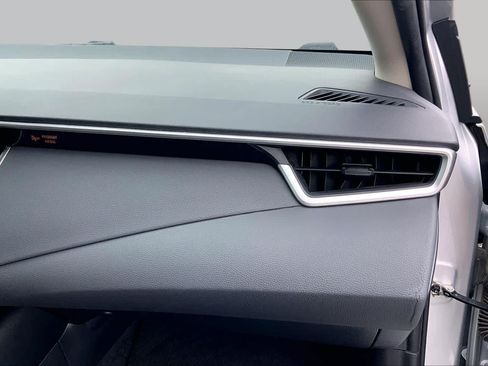 Used 2022 Toyota Corolla LE FWD image 19