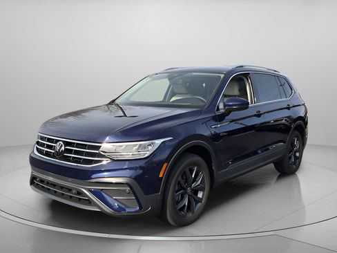 Used 2022 Volkswagen Tiguan SE image 2