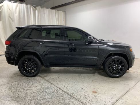 Used 2020 Jeep Grand Cherokee Altitude image 28