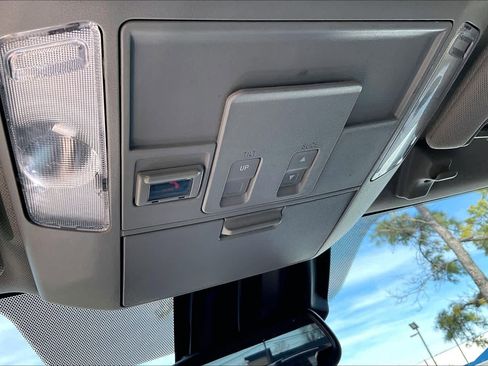 Used 2021 Toyota Tundra Platinum image 32