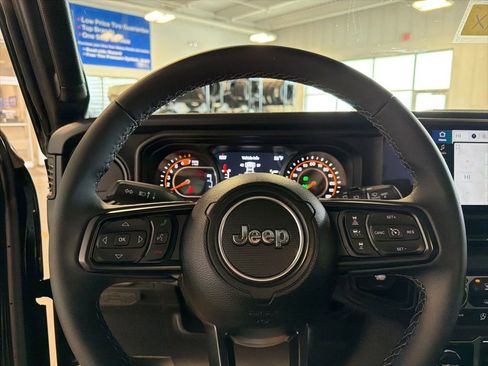 Used 2026 Jeep Wrangler Unlimited Rubicon AWD/4WD image 19