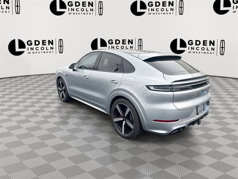 Used 2025 Porsche Cayenne Turbo image 6