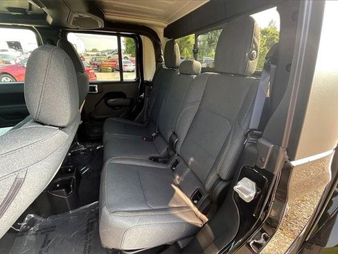 New 2025 Jeep Gladiator Sport image 10